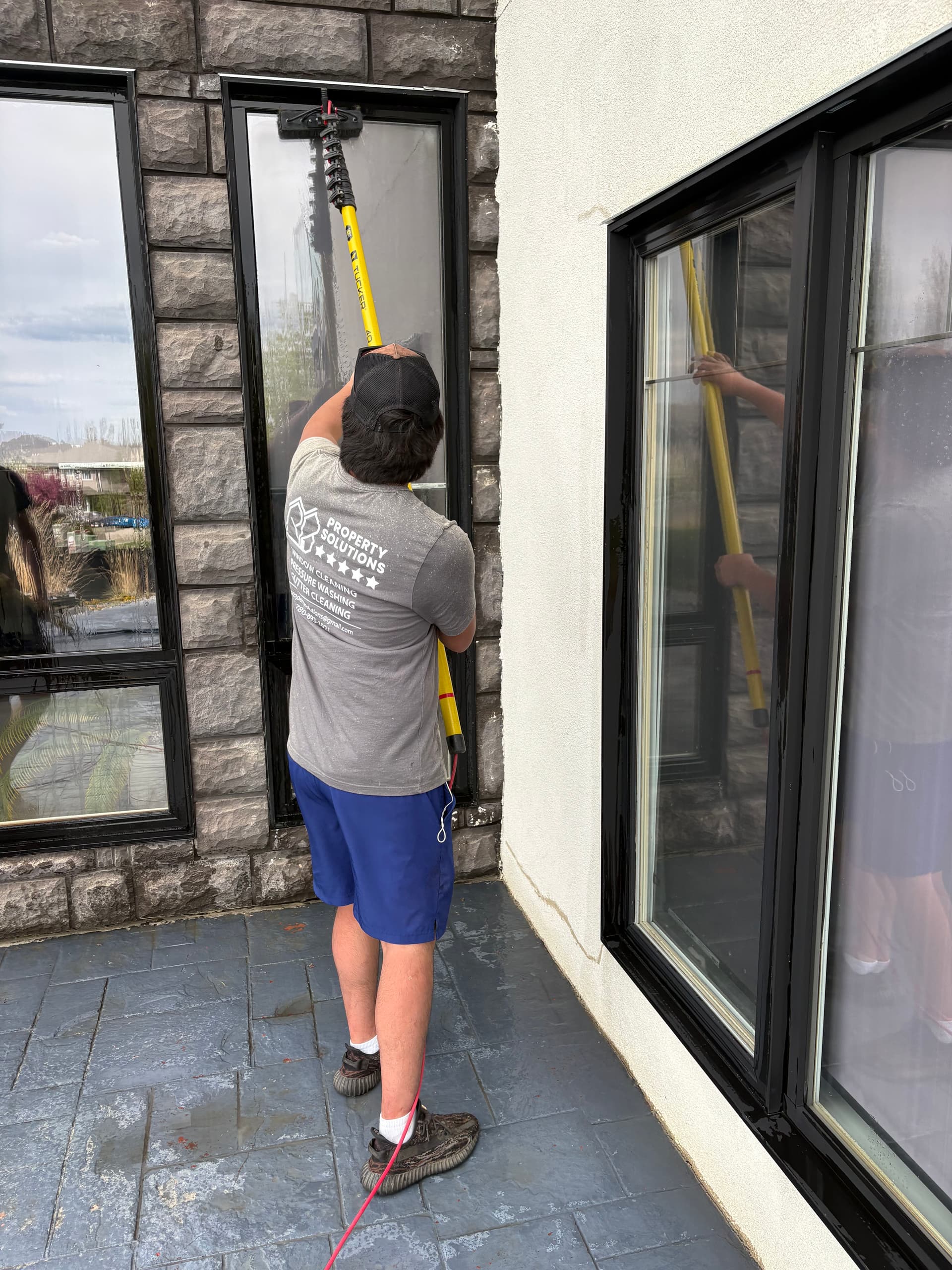 Gallery photos for Full House Wash and Exterior Window Clean on a Stunning Two-Storey Home: Image #2